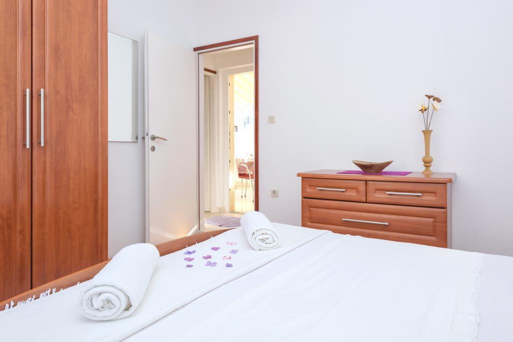Apartment Oaza Vrboska Buitenkant foto