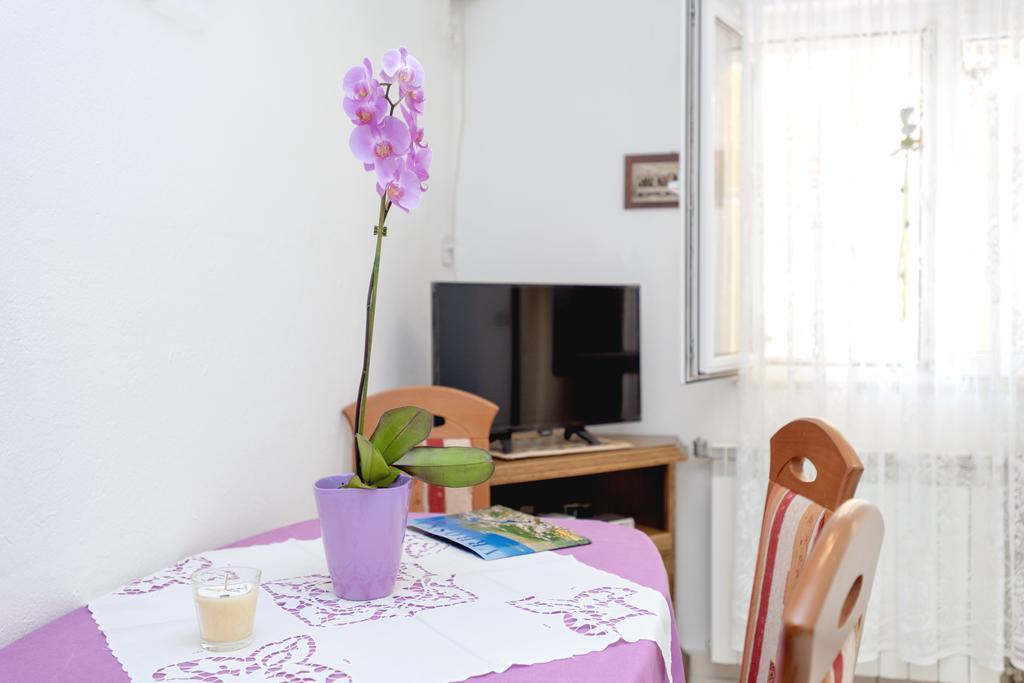 Apartment Oaza Vrboska Buitenkant foto