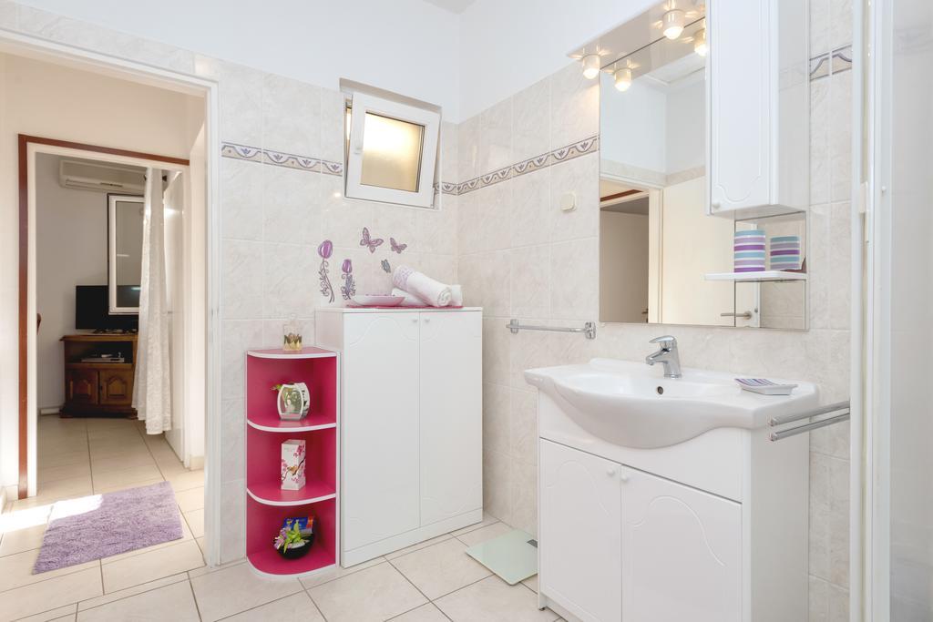 Apartment Oaza Vrboska Buitenkant foto