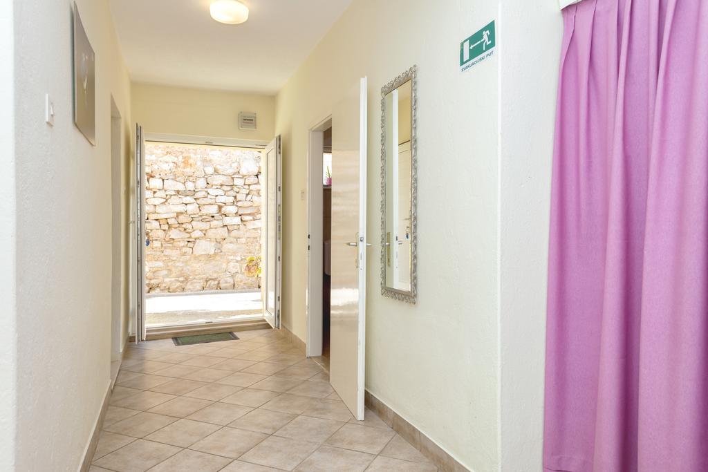 Apartment Oaza Vrboska Buitenkant foto