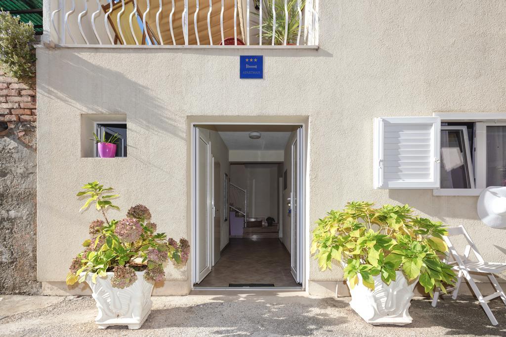 Apartment Oaza Vrboska Buitenkant foto